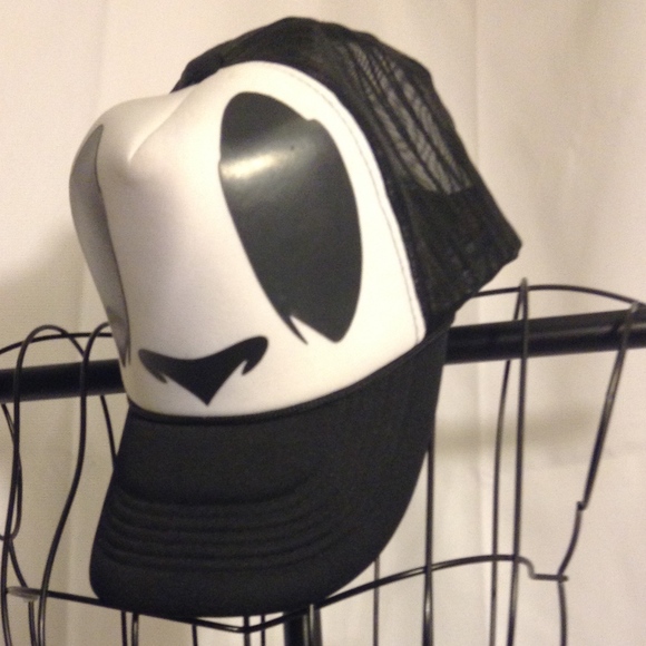 Trucker Snap Back Hat Eyes Nose White Black NEW - Picture 3 of 8